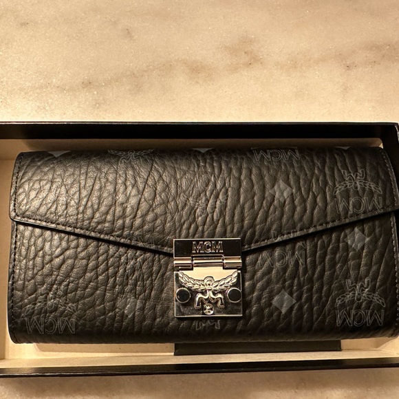 Mcm Patricia Visetos Large Chain Wallet - Black